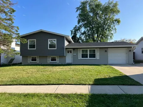 1530 Spruce Ave, Hanover Park, IL 60133