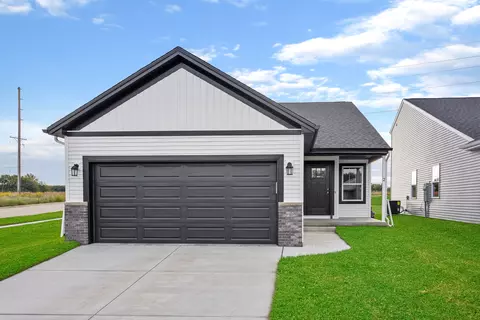 2 Megan Ct, Bloomington, IL 61701