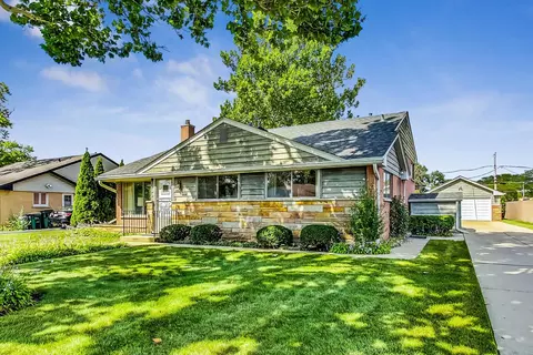 8430 W Carol St, Niles, IL 60714