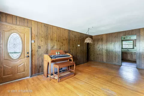 4331 Elm Rd, Gurnee, IL 60031 photo 5