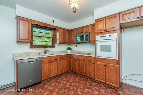 4331 Elm Rd, Gurnee, IL 60031 photo 6