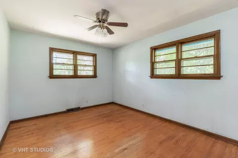 4331 Elm Rd, Gurnee, IL 60031 photo 8