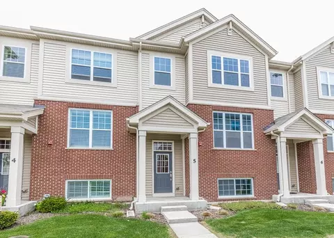 104 S Dee Rd #5, Park Ridge, IL 60068