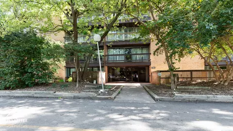 5500 Hillcrest Ln #129-2L, Lisle, IL 60532