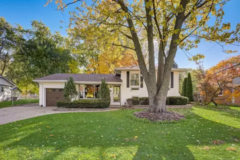 30 W165 Allister Ln, Naperville, IL 60563