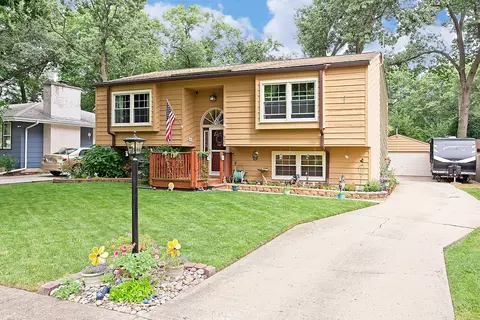 902 Wilson Ct, Zion, IL 60099