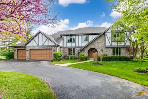 1 S560 Domartin Pl, Winfield, IL 60190