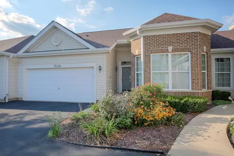 21428 Mays Lake Dr, Crest Hill, IL 60403