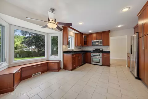 1943 Cromwell Dr, Wheaton, IL 60189 photo 10