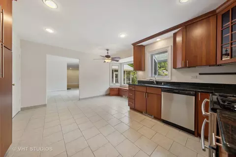 1943 Cromwell Dr, Wheaton, IL 60189 photo 9