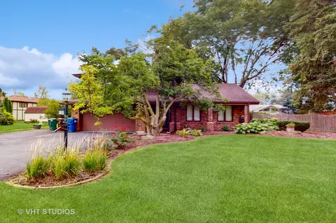 120 Essex Ln, New Lenox, IL 60451