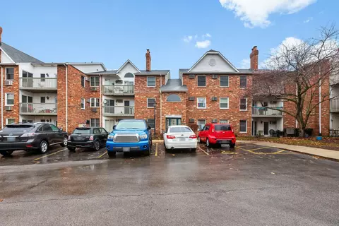 4304 W Shamrock Ln #1D, Mchenry, IL 60050