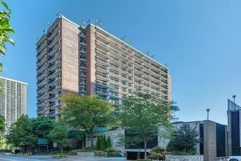 5901 N Sheridan Rd #15E, Chicago, IL 60660