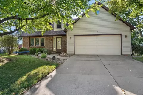 1206 Kim Dr, Bloomington, IL 61704