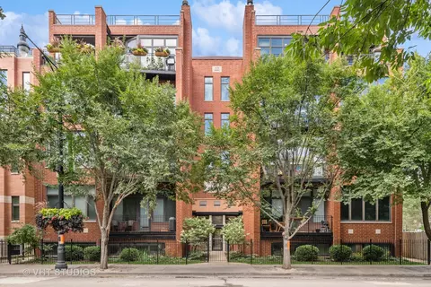 1738 W Belmont Ave #4, Chicago, IL 60657