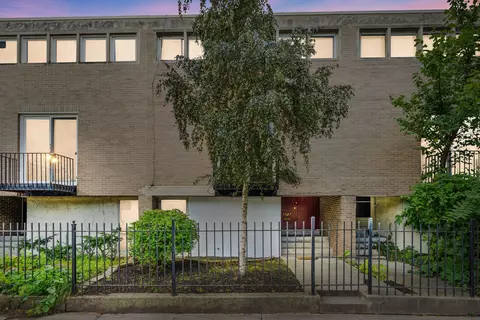 1327 E 55th St, Chicago, IL 60637