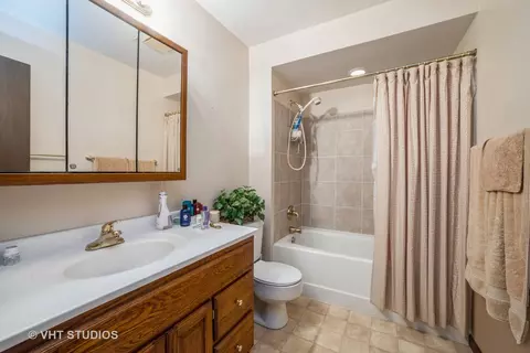 1875 Kingman Dr, Elgin, IL 60123 photo 9