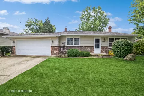 1875 Kingman Dr, Elgin, IL 60123