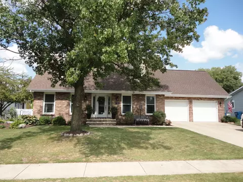 1350 Lake Dr, Morris, IL 60450