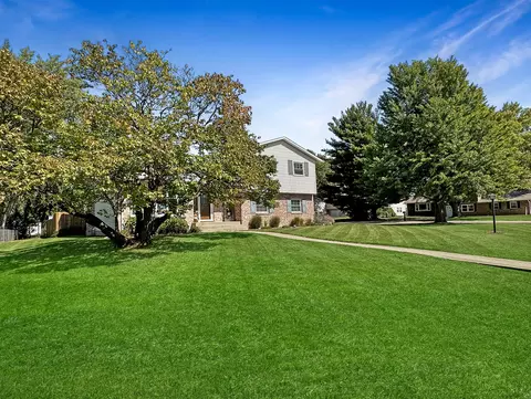 271 Concord Dr, Freeport, IL 61032