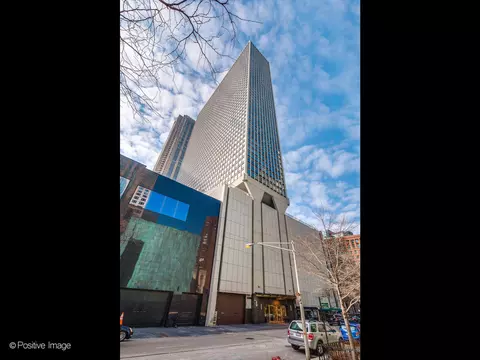 111 E Chestnut St #57KJ, Chicago, IL 60611