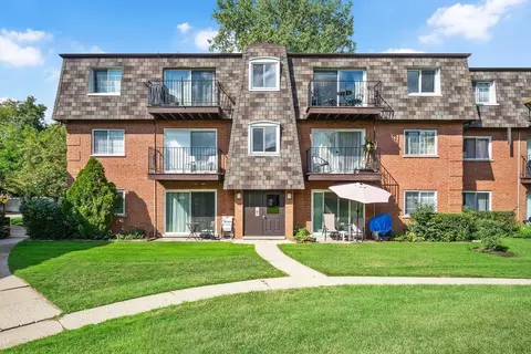 9384 Bay Colony Dr #3N, Des Plaines, IL 60016