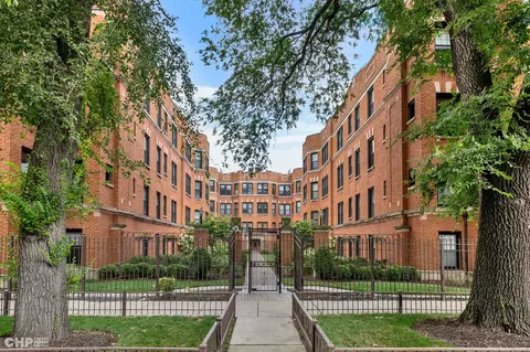 1108 W Pratt Blvd #1, Chicago, IL 60626