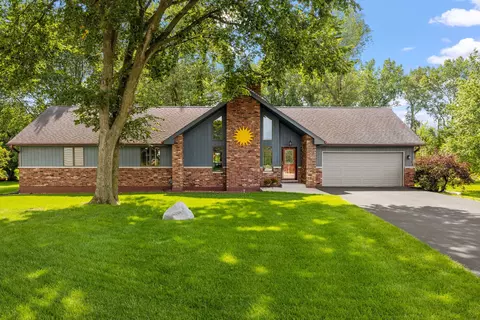 525 6th St, Lemont, IL 60439