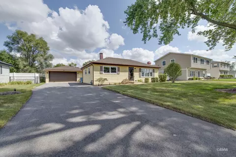 4 N441 3rd Ave, Addison, IL 60101