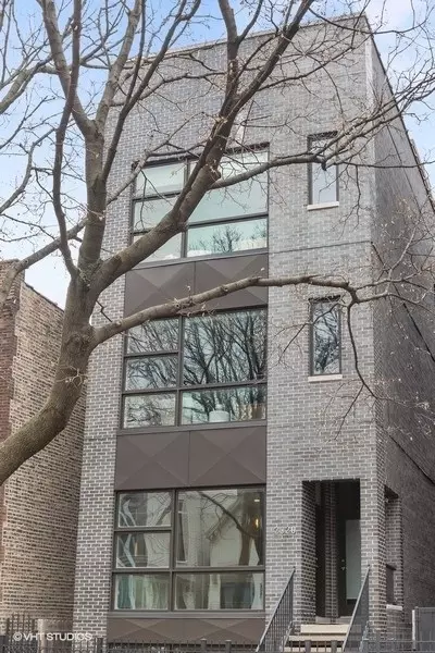 2020 W Crystal St #1, Chicago, IL 60622