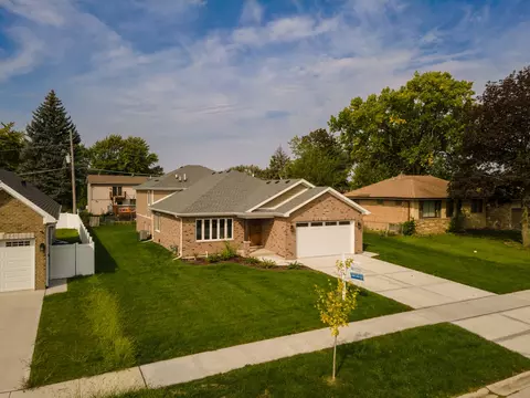 8744 80th Ct, Hickory Hills, IL 60457