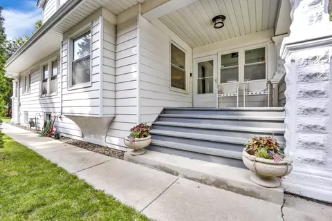 56 Kimbark Rd, Riverside, IL 60546 photo 2