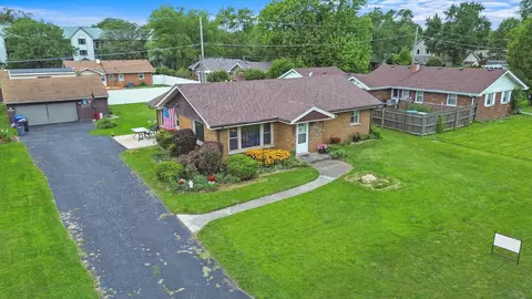 9412 S 77th Ave, Hickory Hills, IL 60457