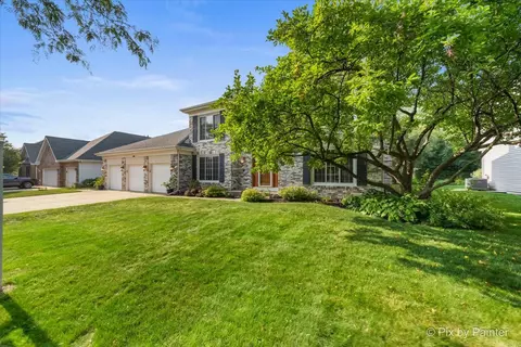 2300 Periwinkle Ln, Algonquin, IL 60102 photo 4