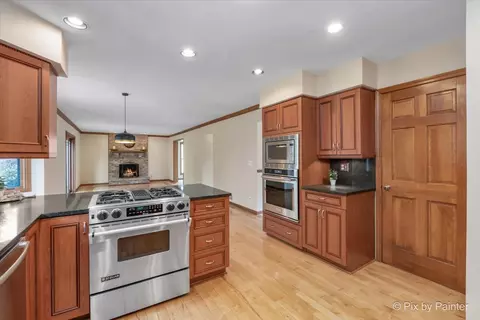 2300 Periwinkle Ln, Algonquin, IL 60102 photo 17
