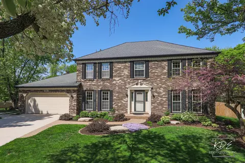 400 Braemar Ave, Naperville, IL 60563