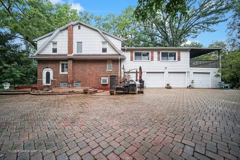 1624 E Chicago St, Elgin, IL 60120 photo 3