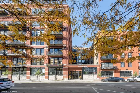 226 N Clinton St #722, Chicago, IL 60661