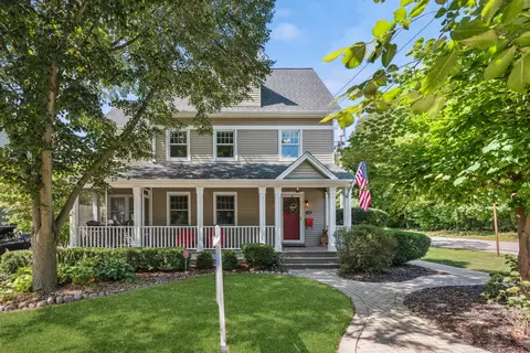 128 Logan Ave, Geneva, IL 60134
