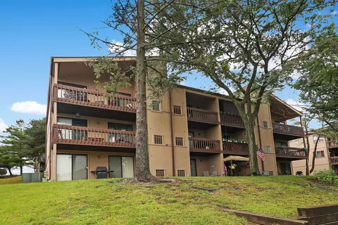 52 Oak Hill Colony #10, Fox Lake, IL 60020