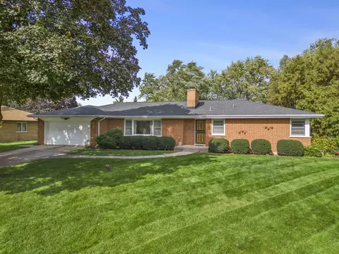 920 73rd St, Downers Grove, IL 60516