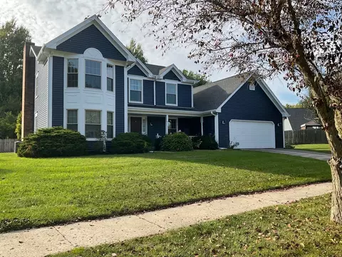 1422 Red Oak Ln, Rockford, IL 61107
