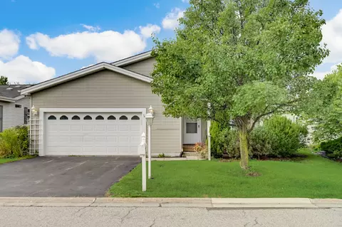 72 Rocking Horse Ln, Grayslake, IL 60030