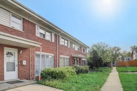 8811 Robin Dr #C, Des Plaines, IL 60016