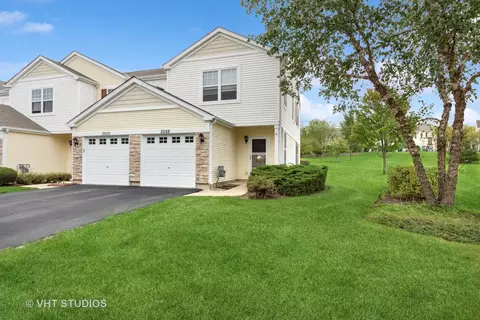 2068 Limestone Ln, Carpentersville, IL 60110