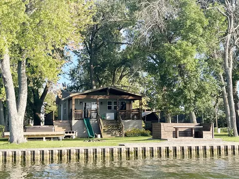 35820 N Cedar Is, Fox Lake, IL 60020