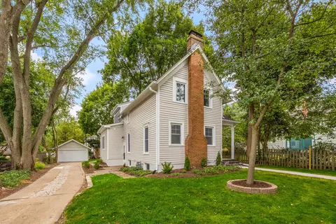 691 Lillie St, Elgin, IL 60120