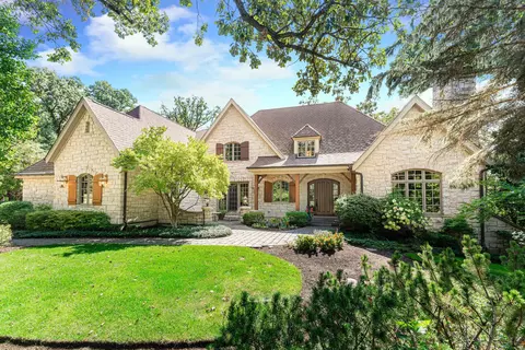 39 W695 Oak Shadows Ln, Saint Charles, IL 60175