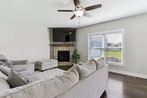 1707 Eagle Rd, Champaign, IL 61822 photo 3