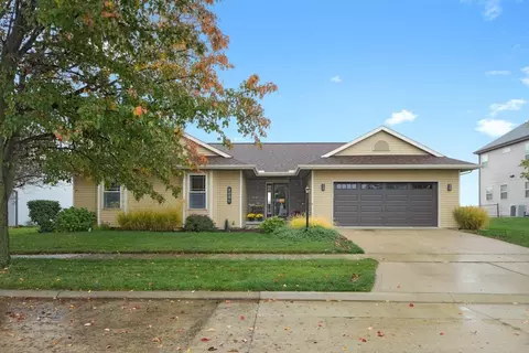 2001 Trails Dr, Urbana, IL 61802